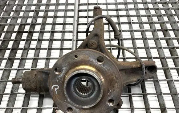 Peugeot 3008 I Front wheel hub spindle knuckle