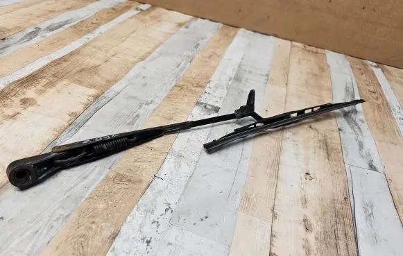 Hyundai Santa Fe Rear wiper blade arm