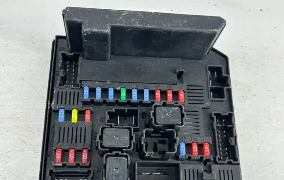 Nissan Qashqai Fuse module 284B7JD02C 522753F01