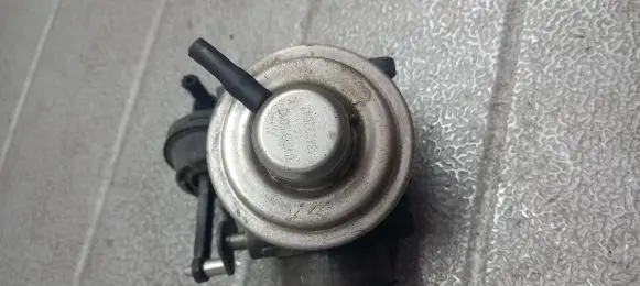 Volkswagen Golf III EGR valve