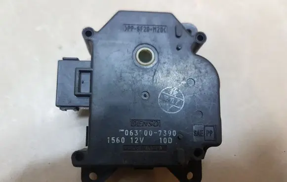 Mitsubishi Pajero Air flap motor/actuator 0637007390