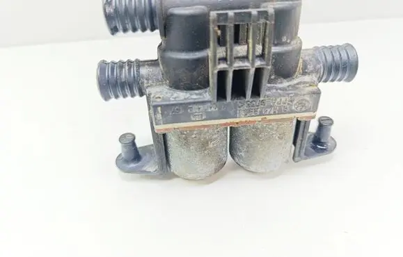 BMW 5 E39 Coolant heater control valve 8374995
