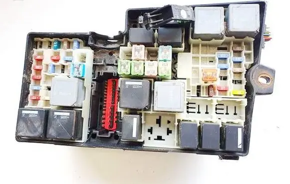 Ford Grand C-MAX Fuse box set AV6T14A142AA