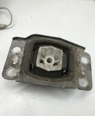 Ford Mondeo MK IV Engine mount bracket 66917M121