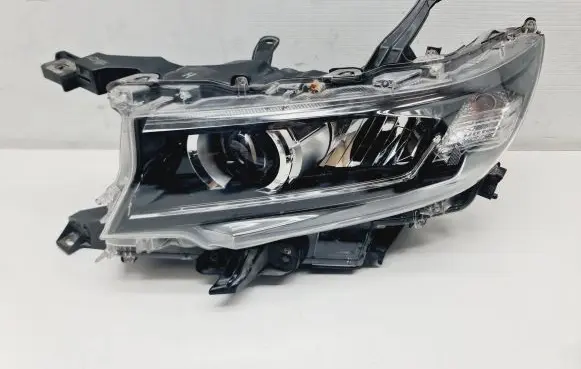 Toyota Land Cruiser (J150) Headlight/headlamp 8118560N20