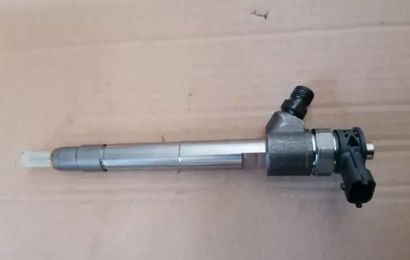 Opel Zafira C Fuel injector 0445110620