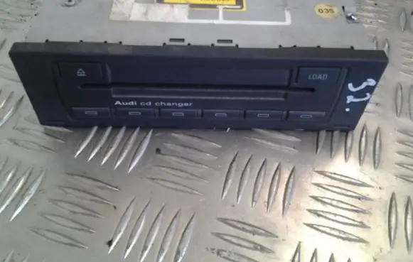 Audi A4 S4 B7 8E 8H CD/DVD changer 8E0035111D