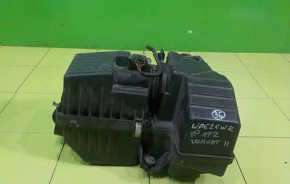 Honda Insight Air filter box 