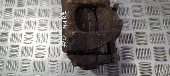 Toyota Auris 150 Front brake caliper