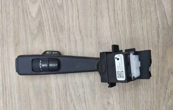 Volvo XC70 Indicator stalk 31264347