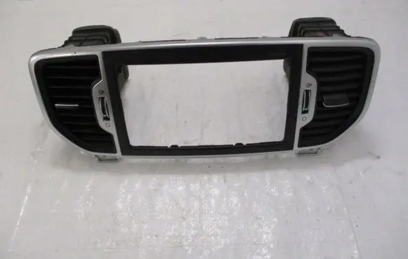 KIA Sportage Dash center air vent grill 84740F14200