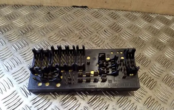 Audi 80 90 S2 B4 Fuse module 443941822B
