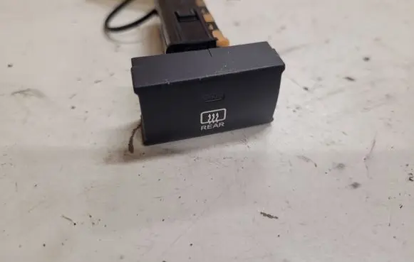 Hyundai Santa Fe Windscreen/window heater switch 202002962