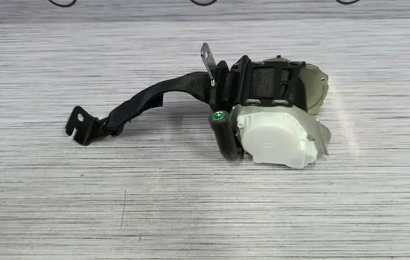 Mini Cooper Countryman F60 Rear seatbelt 7384993 72117384993