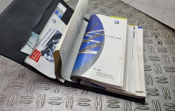 Volkswagen Golf V Owners service history hand book 