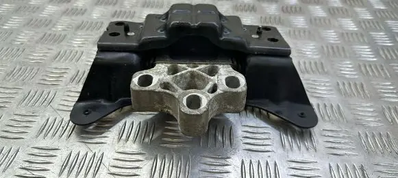 Volkswagen PASSAT B8 Engine mount bracket 5Q0199555T