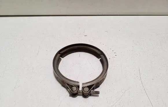 Volkswagen PASSAT B8 Muffler pipe connector clamp 04L131455A