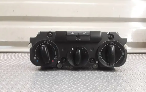 Volkswagen Touran I Climate control unit 