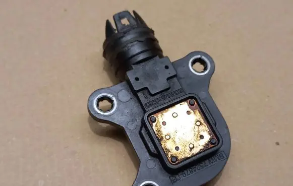BMW 5 E60 E61 Camshaft vanos timing valve 7524879