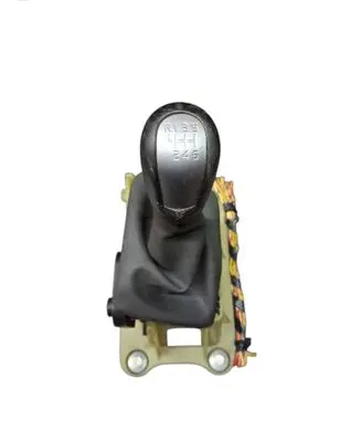 Volvo V50 Gear shifter/selector 30783139