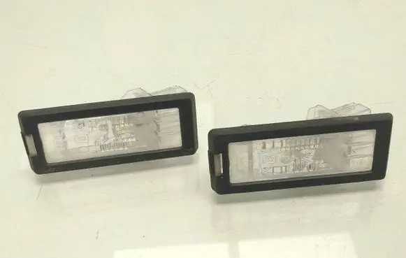 Renault Captur Number plate light 8200013577 04624001 04624001B