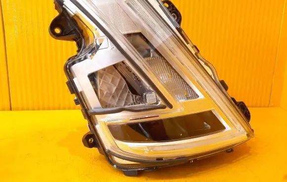 Volvo V40 Headlight/headlamp 23752673