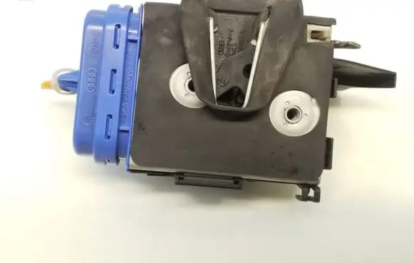 Audi A4 S4 B5 8D Rear door lock 8D0839015A