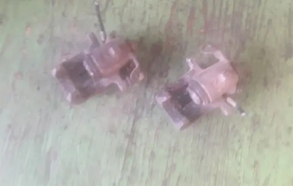 Volkswagen Golf IV Front brake caliper
