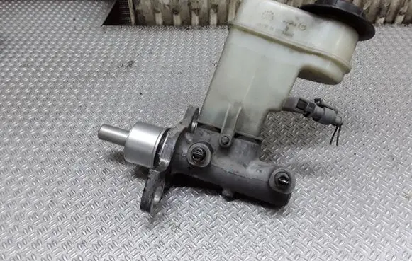 Master brake cylinder