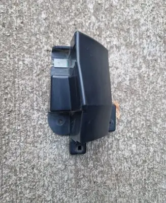 Rear bumper mounting bracket