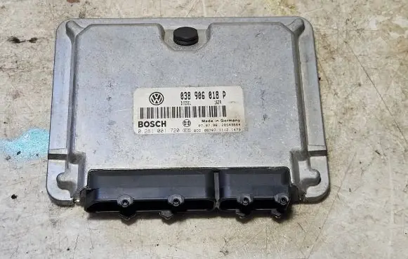 Volkswagen PASSAT B5 Engine control unit/module 038906018P 0281001720