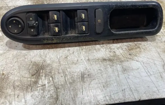 Peugeot 407 Electric window control switch 53269704 53269703