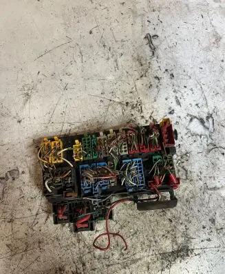 Volkswagen Polo III 6N 6N2 6NF Fuse box set 357937039