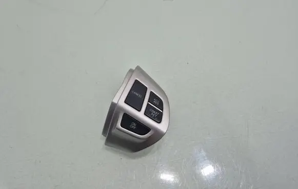 Citroen C-Crosser Steering wheel buttons/switches 