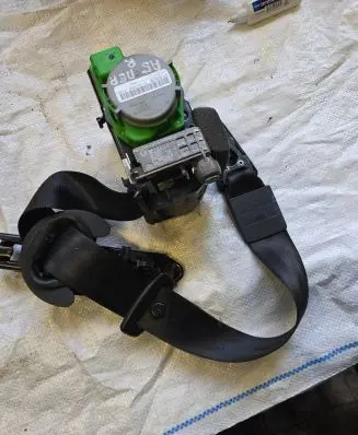 Audi A5 8T 8F Front seatbelt 305797410