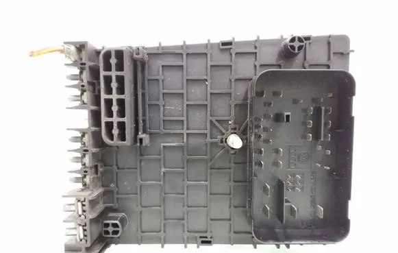 Volkswagen PASSAT B6 Fuse box set 3C0937125 63592777