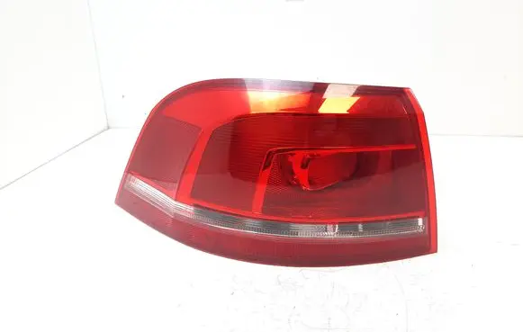 Volkswagen PASSAT B7 Rear/tail lights 3AF945095C