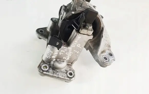 Peugeot 508 RXH Engine mount bracket