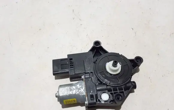Nissan X-Trail T33 Front door window regulator motor 807516RN1B