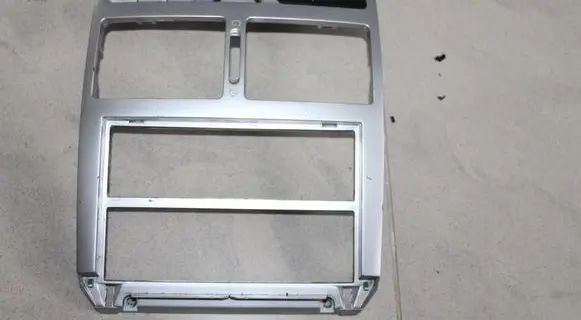 Radio/GPS head unit trim