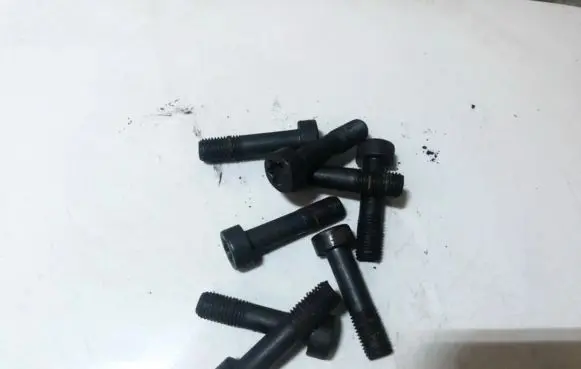 Toyota Corolla Verso AR10 Nuts/bolts 