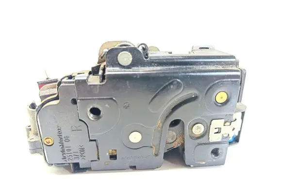 Skoda Octavia Mk2 (1Z) Front door lock 3D1837016