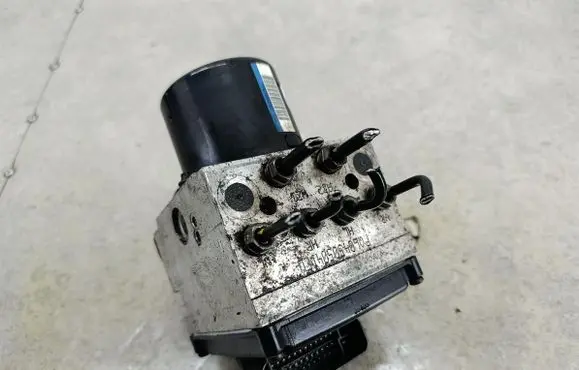 Volkswagen PASSAT B6 ABS Pump 3C0614095Q