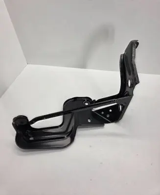 Audi A6 S6 C6 4F Intercooler pipe mounting bracket 4F0145814