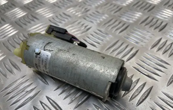 Volkswagen PASSAT B6 Seat adjustment motor 0130002532 1983971C4