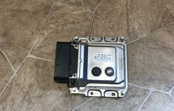 Mercedes-Benz GLE (W166 - C292) Adblue control unit A0009003213