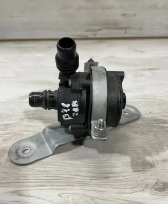 BMW 4 F32 F33 Electric auxiliary coolant/water pump 9147359 A0005001486