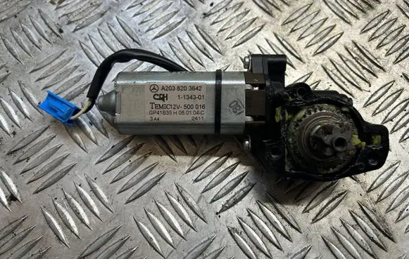 Mercedes-Benz C W203 Seat adjustment motor A2038203642