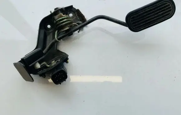 Toyota Avensis Verso Accelerator throttle pedal