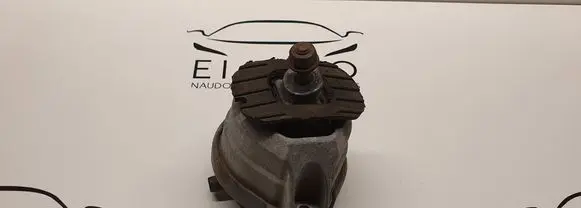 BMW 5 E60 E61 Engine mount bracket 6774620
